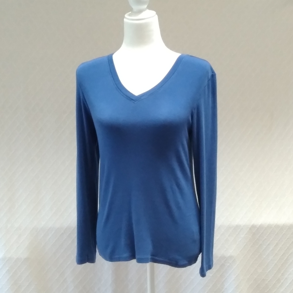 Eddie Bauer Long Sleeve Blue V-Neck Top